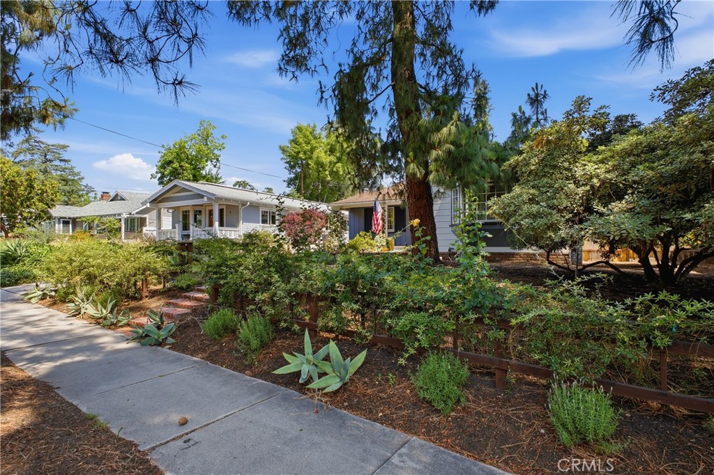541 East Woodbury Road Altadena, CA 91001 - Photo 2 of 47