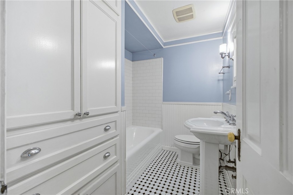 541 East Woodbury Road Altadena, CA 91001 - Photo 23 of 47