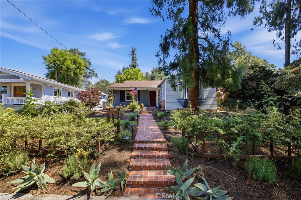 541 East Woodbury Road Altadena, CA 91001 - Photo 4 of 47