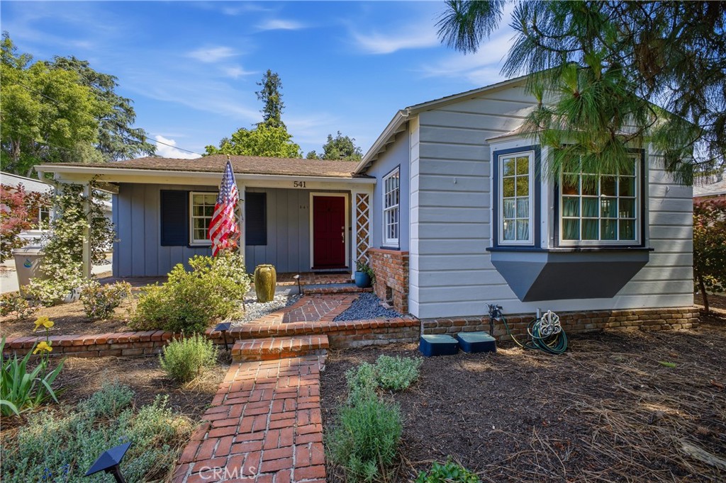 541 East Woodbury Road Altadena, CA 91001 - Photo 5 of 47