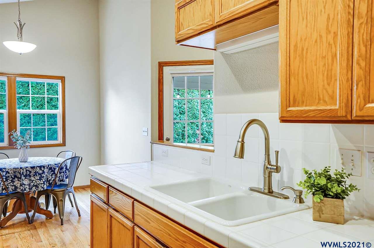 2077 Chase Loop Southwest Albany, OR 97321 - Photo 15 of 42