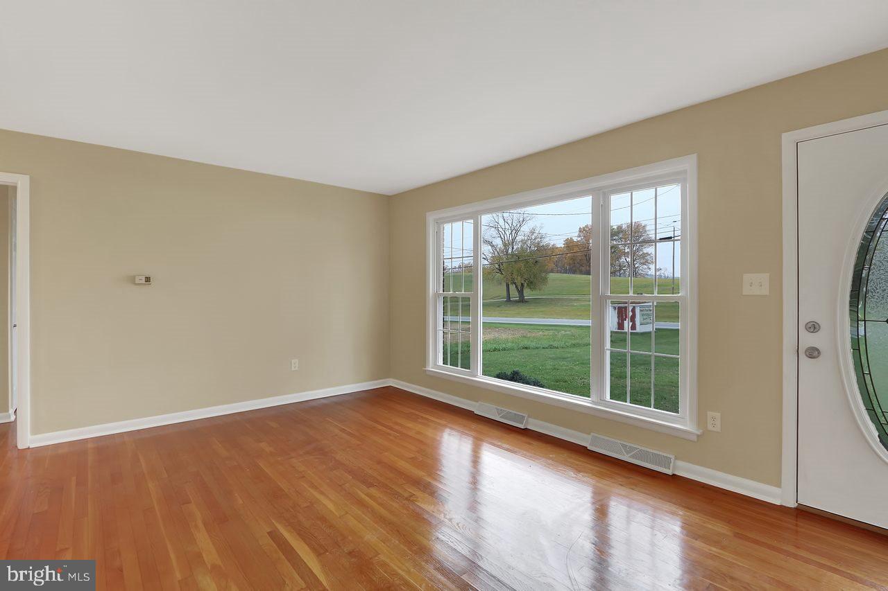 5762 York Road Spring Grove, PA 17362 - Photo 3 of 23