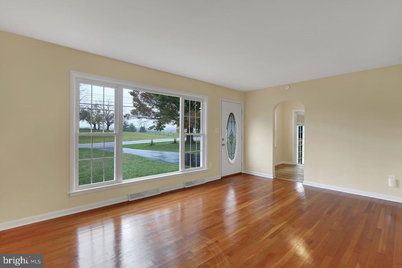 5762 York Road Spring Grove, PA 17362 - Photo 4 of 23