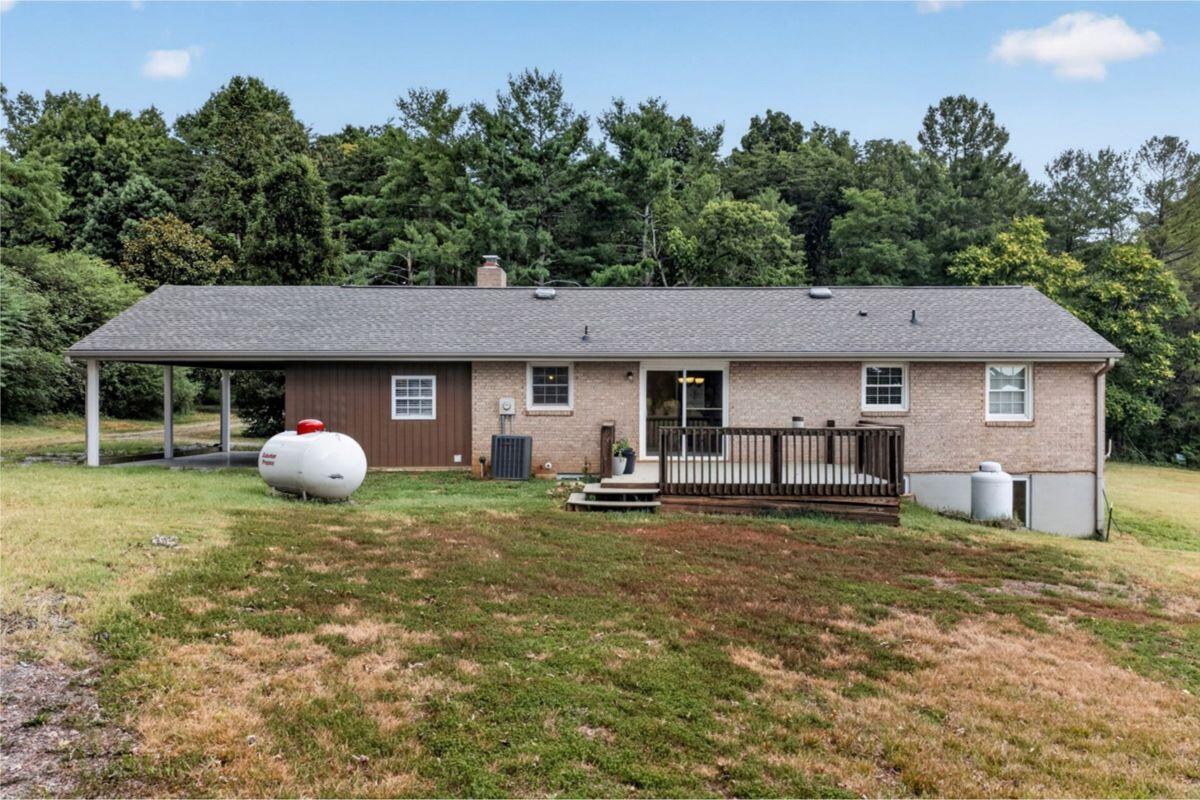 1069 Pecks Road Bedford, VA 24523 - Photo 4 of 47 1069 Pecks Road