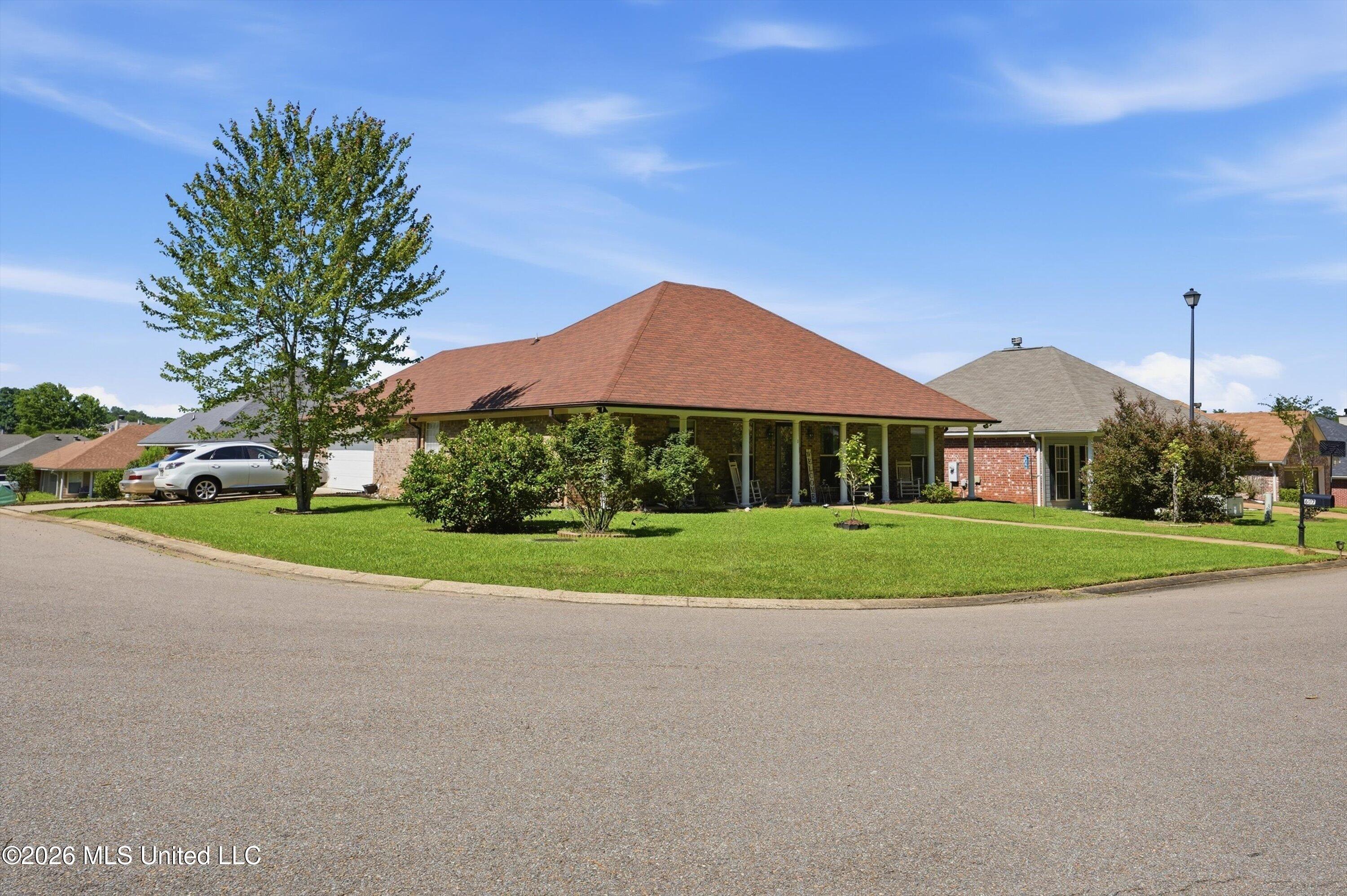 607 Briars Bend Brandon, MS 39042 - Photo 3 of 32 01-607_Briars_Bend_001