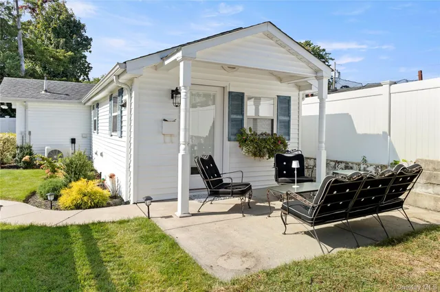 $2,950 | 13 Tildean Lane, Bayville, NY 11709