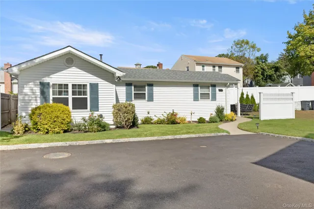 $2,950 | 13 Tildean Lane, Bayville, NY 11709
