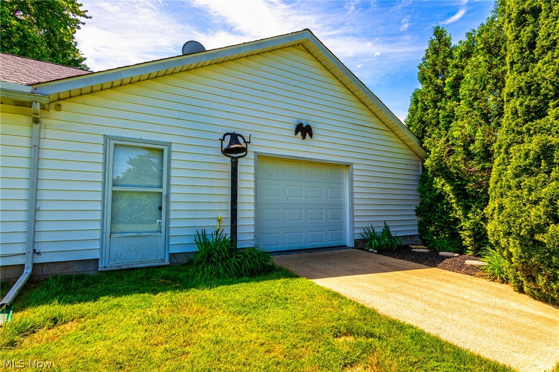 43196 Russia Road Elyria, OH 44035 - Photo 9 of 28 Gallery Image 9