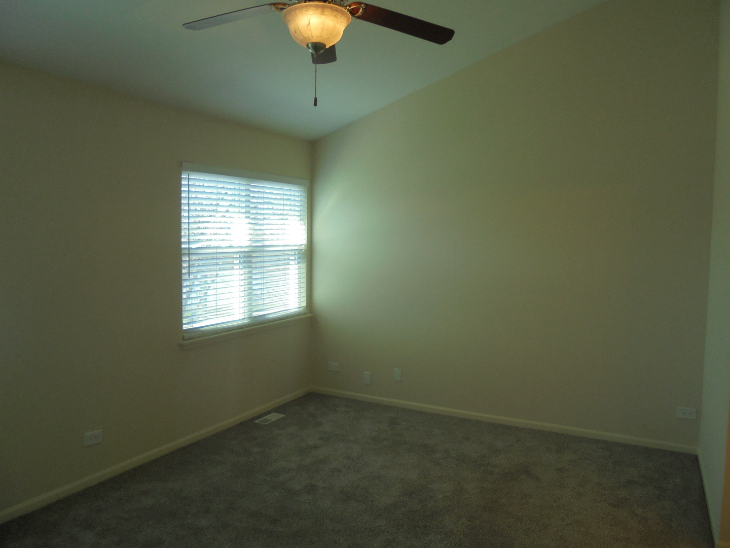 938 Ridgefield Lane Wheeling, IL 60090 - Photo 23 of 27