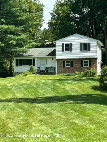 $549,900 | 48 Kensington Drive, Hopewell Junction, NY 12533