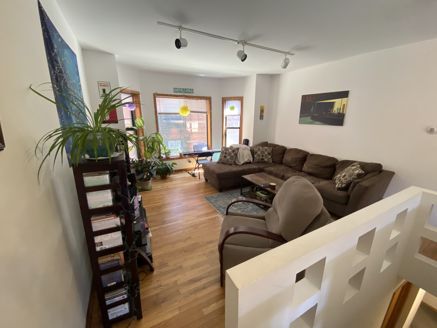 632 West Patterson Avenue, Unit 1N Chicago, IL 60613 - Photo 5 of 17 a living room with furniture and wooden floor