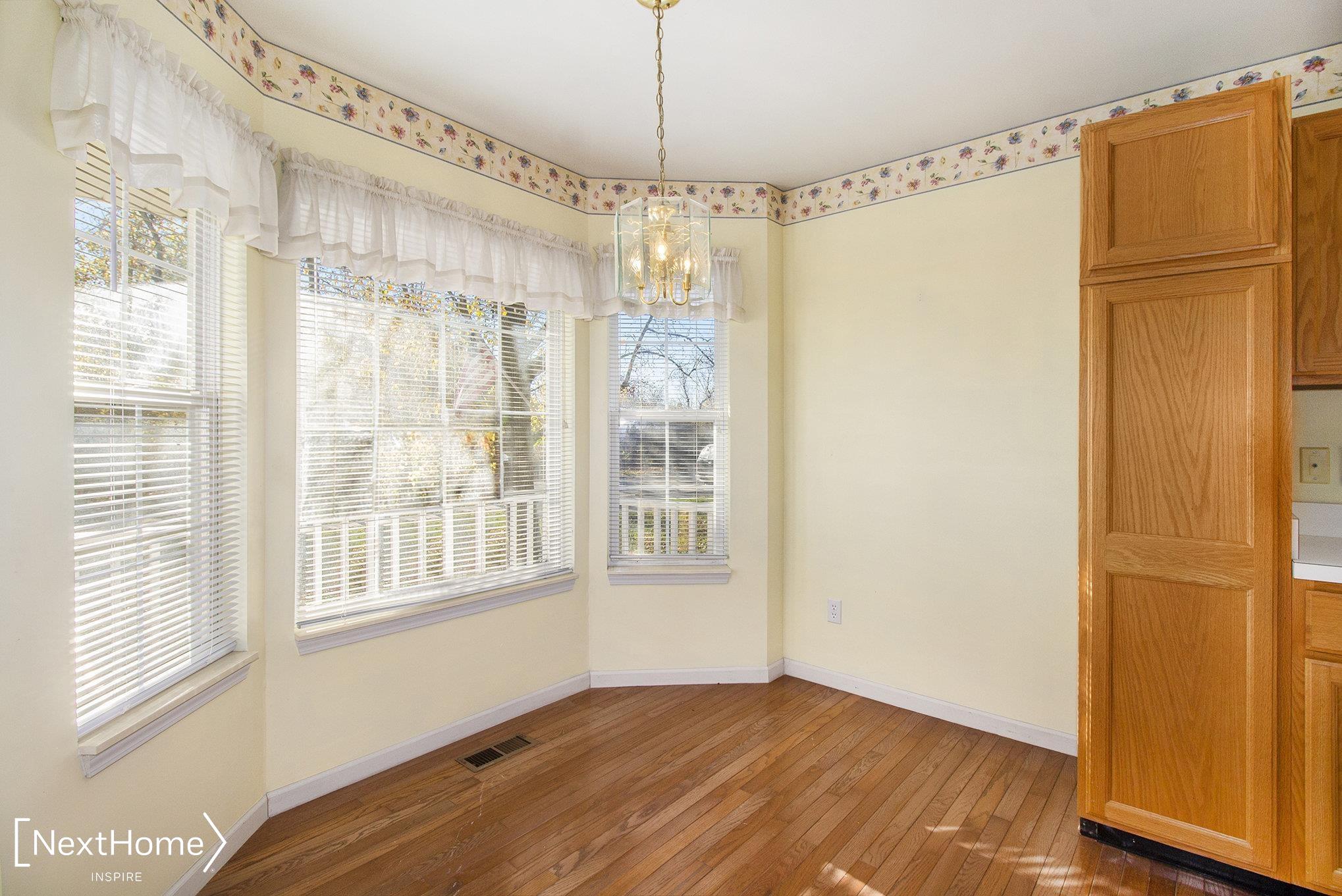 1054 Curzon Street Howell, MI 48843 - Photo 9 of 26 50159774-27a2421f-7f5d-404c-ac50-768b9228c69d.JPG