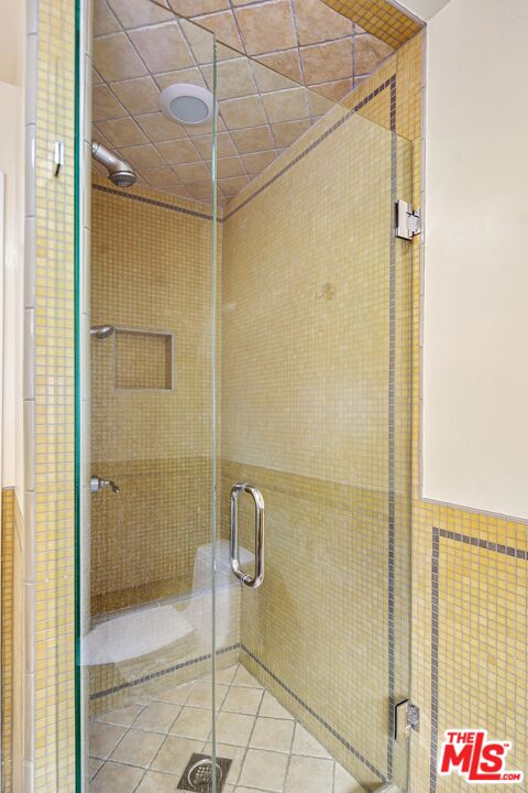 10614 Le Conte Avenue Los Angeles, CA 90024 - Photo 27 of 33 a bathroom with a shower