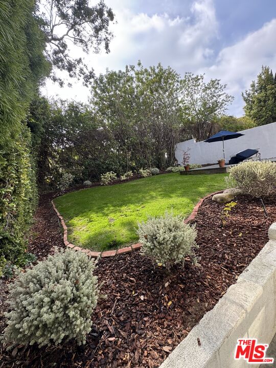 10614 Le Conte Avenue Los Angeles, CA 90024 - Photo 30 of 33 a view of a back yard