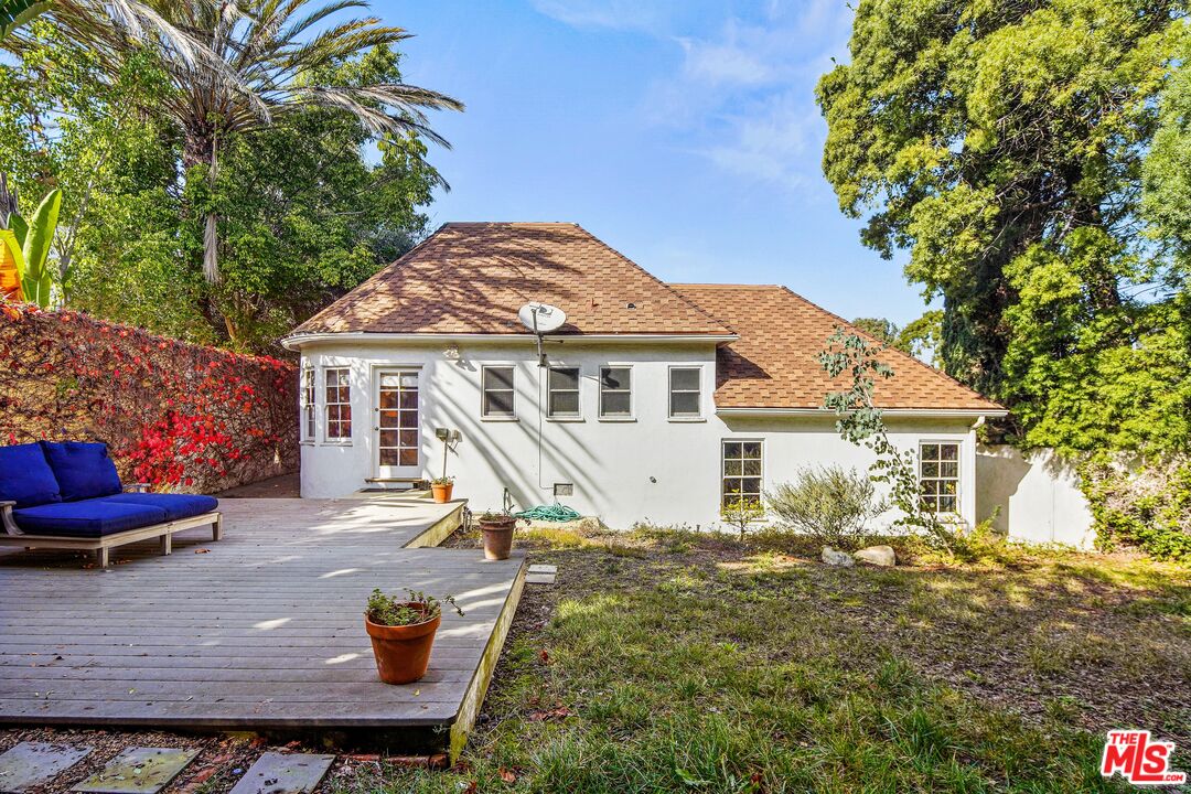 10614 Le Conte Avenue Los Angeles, CA 90024 - Photo 33 of 33 a view of a house with backyard sitting area and garden