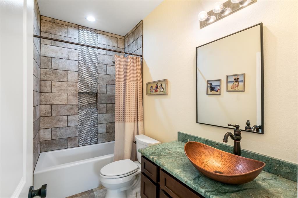 2325 River Road Granbury, TX 76048 - Photo 33 of 40 Second floor full bathroom