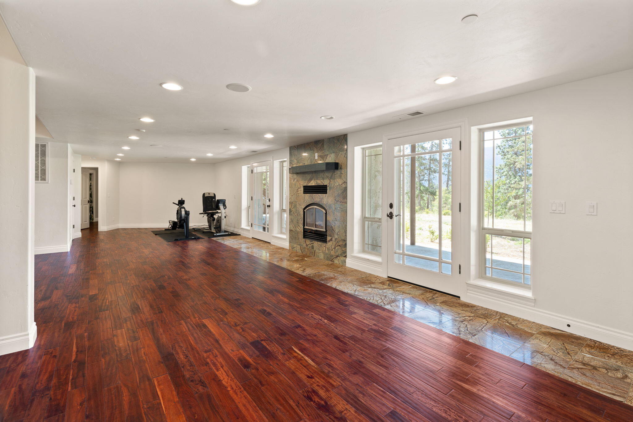 7304 North Applegate Road Grants Pass, OR 97527 - Photo 45 of 87 a view of a big room with wooden floor and a window