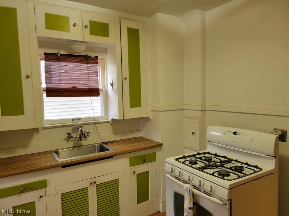 3353 Altamont Road Cleveland, OH 44118 - Photo 8 of 25 kitchen