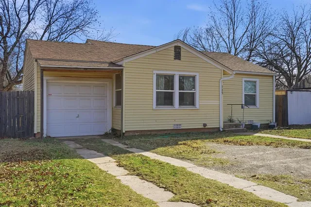 $130,000 | 725 South Willis Street, Abilene, TX 79605