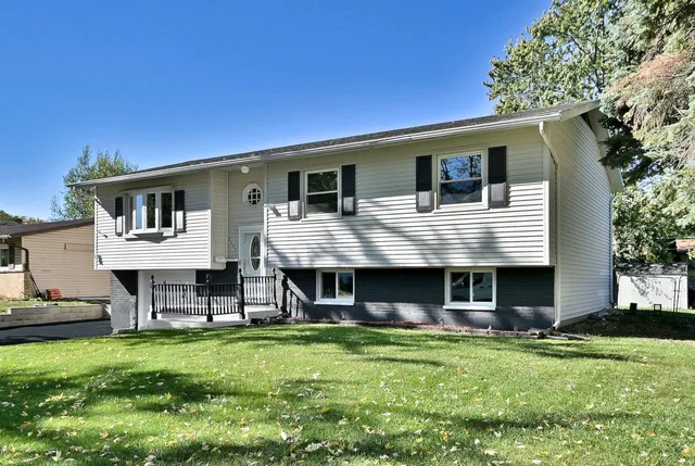 a view of a house with a yard and front view of a house