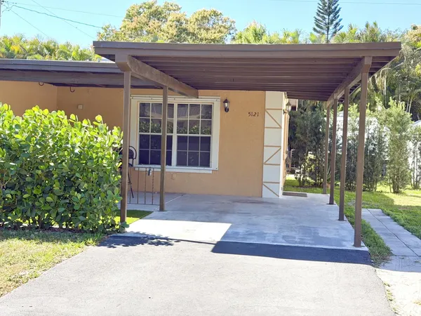 $1,600 | 5121 Southwest 40th Avenue, Dania Beach, FL 33314