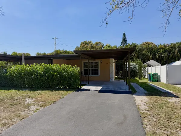 $1,600 | 5121 Southwest 40th Avenue, Dania Beach, FL 33314