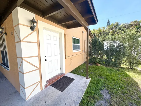 $1,600 | 5121 Southwest 40th Avenue, Dania Beach, FL 33314