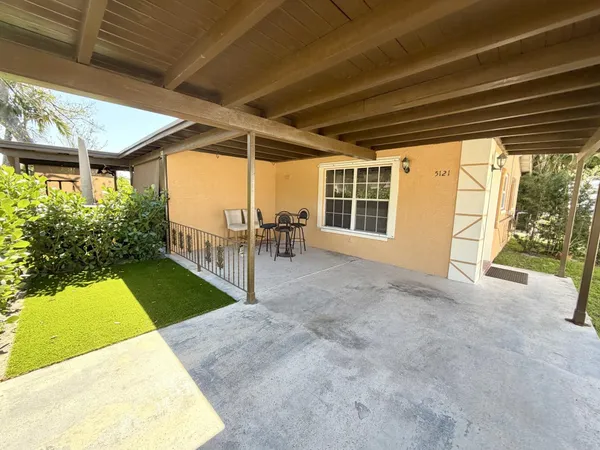 $1,600 | 5121 Southwest 40th Avenue, Dania Beach, FL 33314