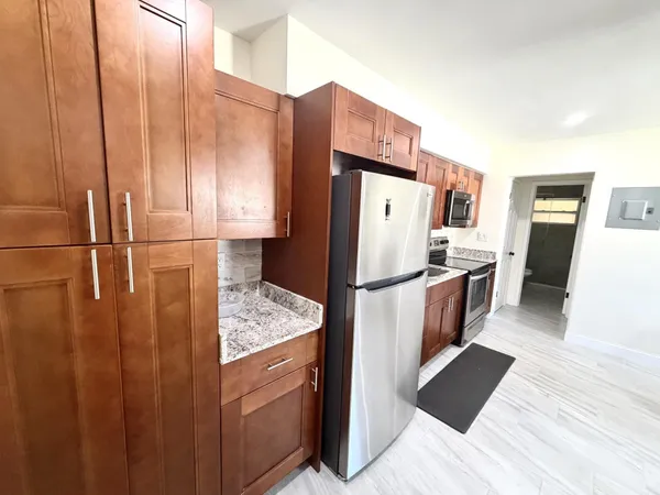 $1,600 | 5121 Southwest 40th Avenue, Dania Beach, FL 33314