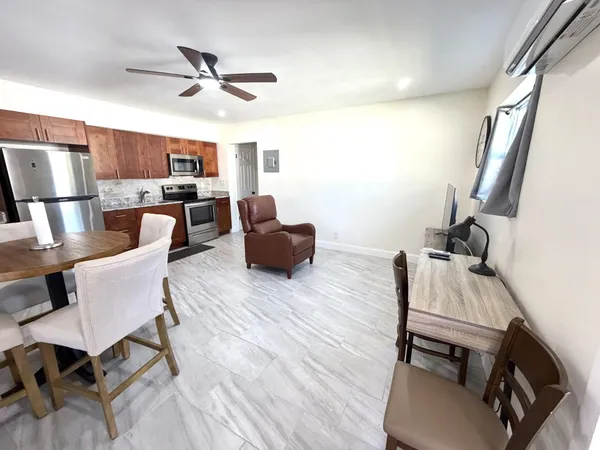 $1,600 | 5121 Southwest 40th Avenue, Dania Beach, FL 33314