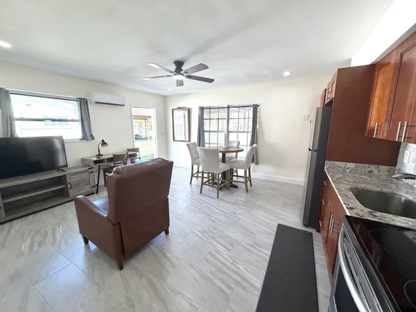 $1,600 | 5121 Southwest 40th Avenue, Dania Beach, FL 33314