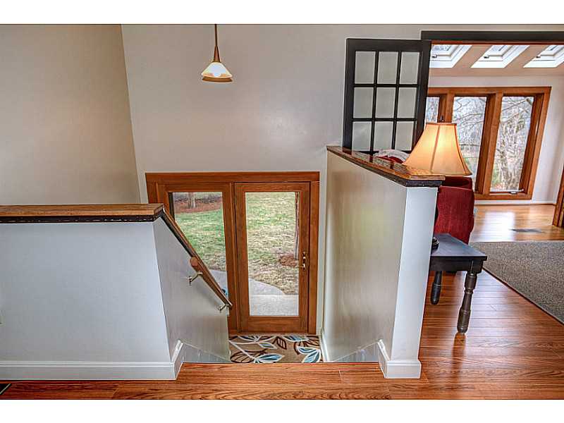45 Cady Road Barrington, RI 02806 - Photo 3 of 25 Entry.