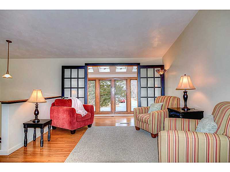 45 Cady Road Barrington, RI 02806 - Photo 5 of 25 Living Room.