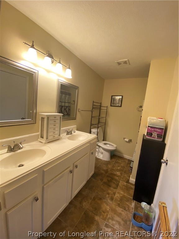 1016 Lisa Circle Spring Lake, NC 28390 - Photo 8 of 16 Gallery Image 8
