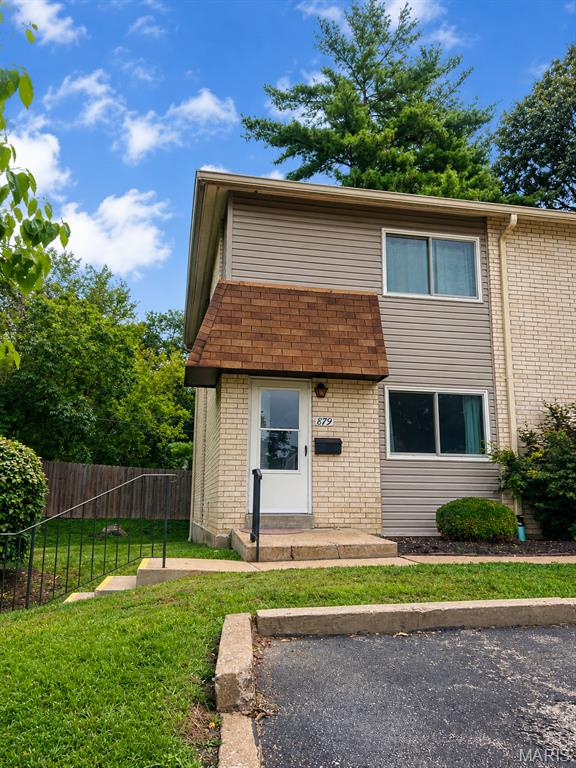 879 Portsdown Road Ballwin, MO 63011 - Photo 2 of 2