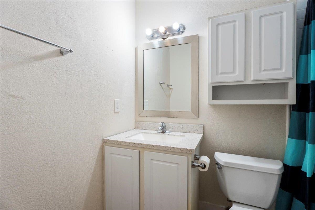 4420 Carter Road, Unit 33 St. Augustine, FL 32086 - Photo 15 of 20 a bathroom with a sink toilet and vanity