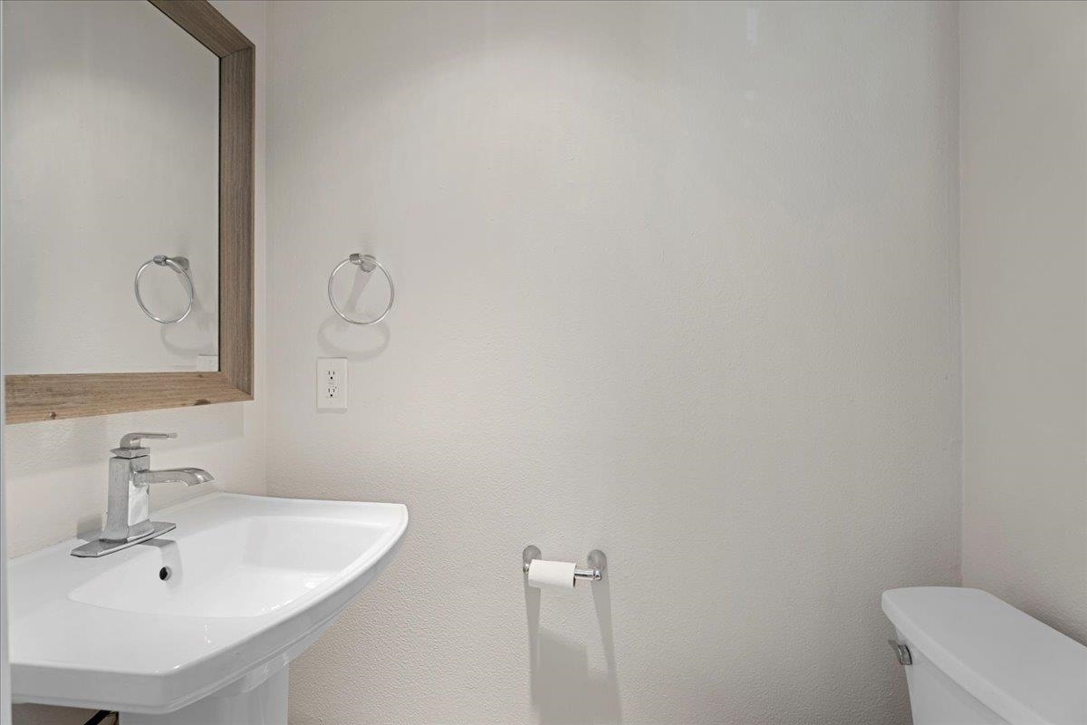 4420 Carter Road, Unit 33 St. Augustine, FL 32086 - Photo 10 of 20 a bathroom with a sink and a mirror