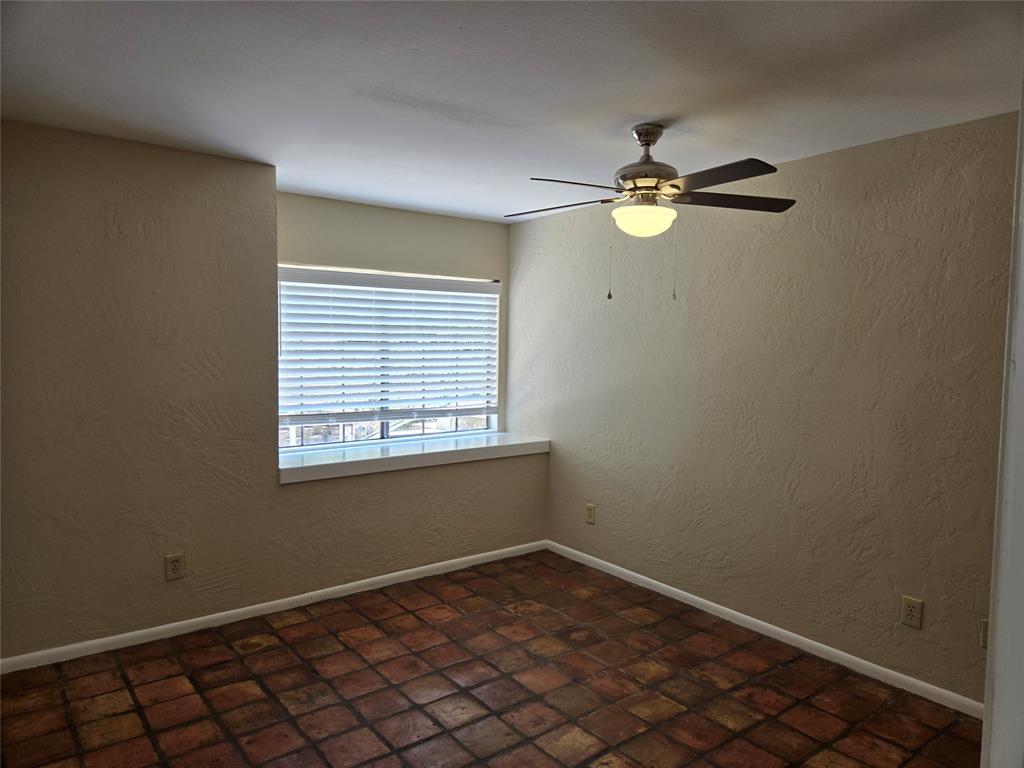 428 Yacht Club Drive, Unit B Rockwall, TX 75032 - Photo 6 of 11 an empty room with a window
