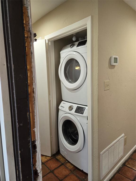 428 Yacht Club Drive, Unit B Rockwall, TX 75032 - Photo 8 of 11 a utility room with dryer and washer