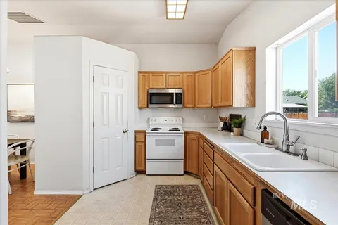 $357,900 | 7373 Edgebrook Drive, Nampa, ID 83687