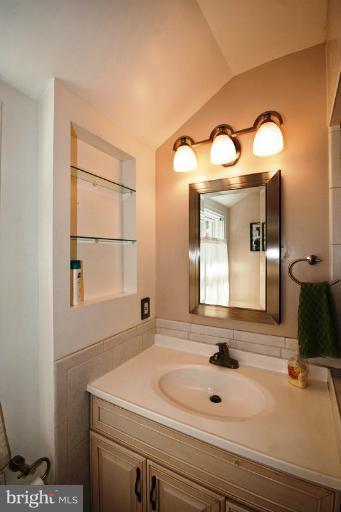 4218 Kelway Road Baltimore, MD 21218 - Photo 14 of 29 Bath