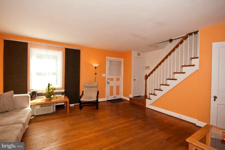 4218 Kelway Road Baltimore, MD 21218 - Photo 3 of 29 Living Room