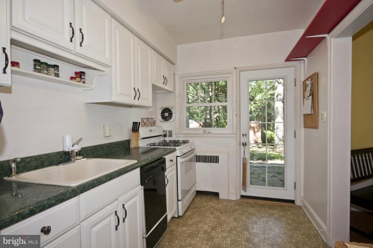 4218 Kelway Road Baltimore, MD 21218 - Photo 6 of 29 Kitchen