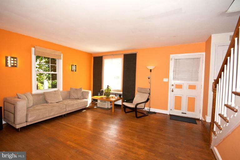 4218 Kelway Road Baltimore, MD 21218 - Photo 7 of 29 Living Room