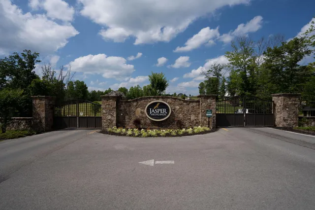 $135,000 | 2700 Crockett Pointe, Unit 404, Jasper, TN 37347