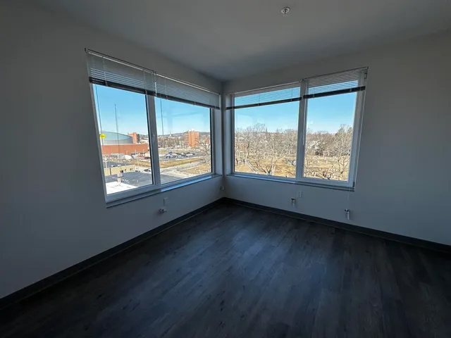 $2,321 | 409 Elm Street, Unit 609, Manchester, NH 03101