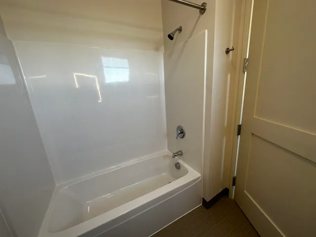 $2,321 | 409 Elm Street, Unit 609, Manchester, NH 03101