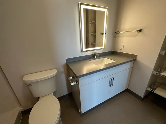 $2,321 | 409 Elm Street, Unit 609, Manchester, NH 03101