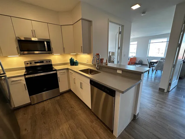 $2,321 | 409 Elm Street, Unit 609, Manchester, NH 03101