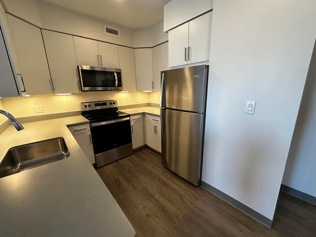 $2,321 | 409 Elm Street, Unit 609, Manchester, NH 03101